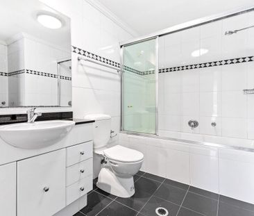 Sunny, Spacious & Superb - Photo 4