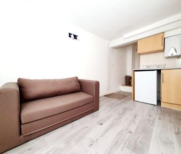 Studio to rent - Photo 3