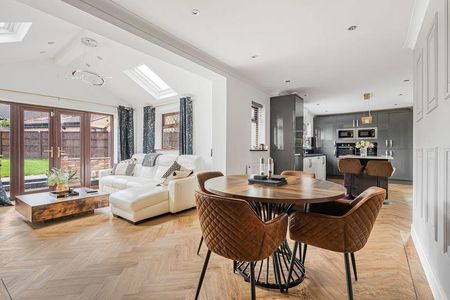 4 bedroom detached house to rent - Photo 4