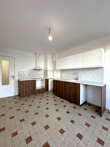 Location Appartement 3 pièces 91m² MARSEILLE 8ème - Photo 2