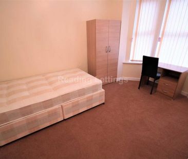 4 bedroom terraced house to rent - Photo 2