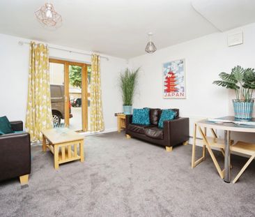 2 bedroom Flat To Let - Photo 2