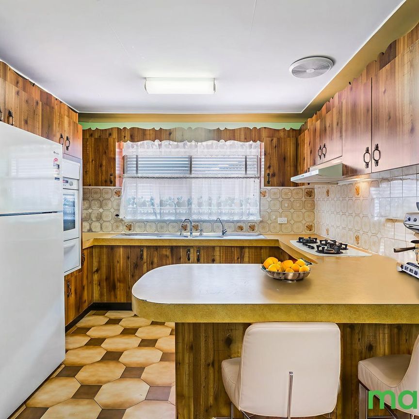 FOUR BEDROOM PROPERTY IN FAIRFIELD - Photo 1