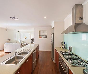87 Rutherglen Crescent, Gowanbrae VIC 3043 - Photo 2