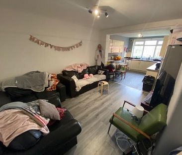 5 bedroom private hall to rent - Photo 1