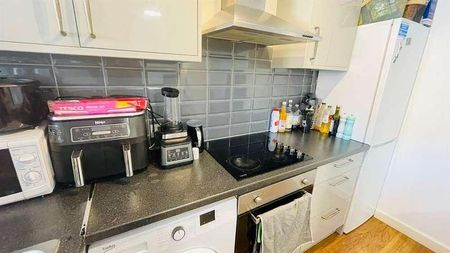 Brangwyn Crescent, London, SW19 - Photo 5