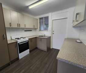 Very Tidy Duplex - Photo 5