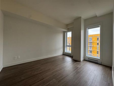 285 Boul. Hymus - Photo 2