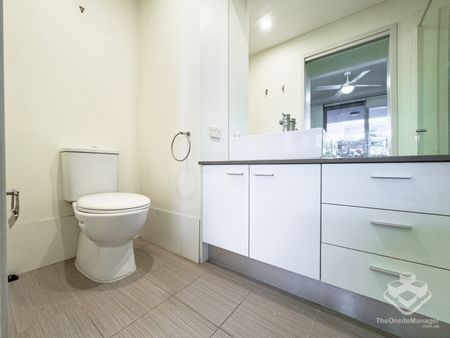 Ground floor + private - Photo 5