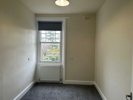 Flat to rent on - Photo 2