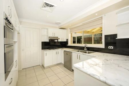 Bright & Airy Family Home! - Photo 3