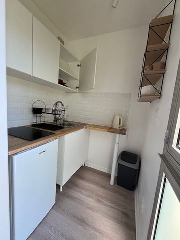 POITIERS, STUDIO MEUBLE DE 25M² AVEC PARKING - Photo 2