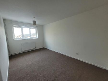 3 bedroom end of terrace house to rent - Photo 2