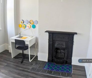 1 bedroom in a flat share to rent - Photo 2
