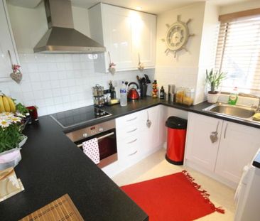 Kings Road, Shalford, GU4 8JU - Photo 2