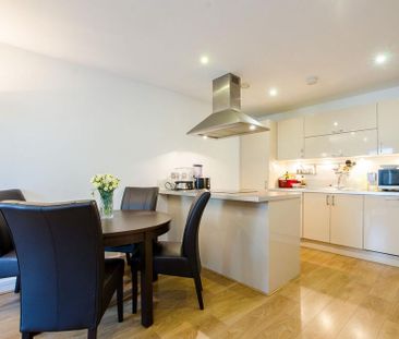 3 bedroom flat to rent - Photo 3