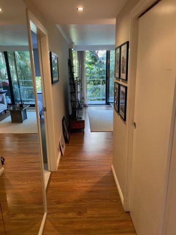 Elizabeth Bay - Photo 2