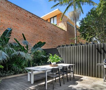 Contemporary Luxury Defined In One of Alexandrias' Best Streets - Photo 5