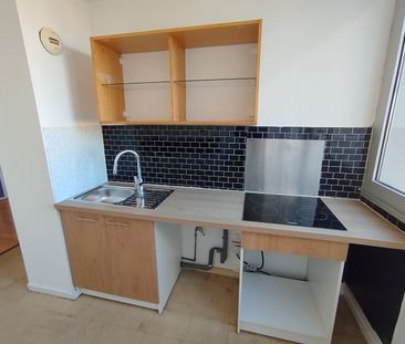 Location Appartement 4 pièces 74m² LILLE 59000 - Photo 3