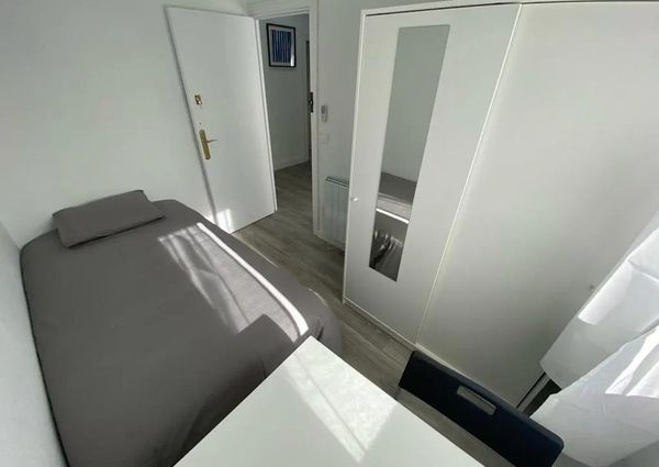 Calle de Concepción de la Oliva, Madrid, Community of Madrid 28021