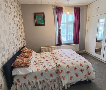 Room in a Shared House, Aldborough Road South, IG3 - Photo 3