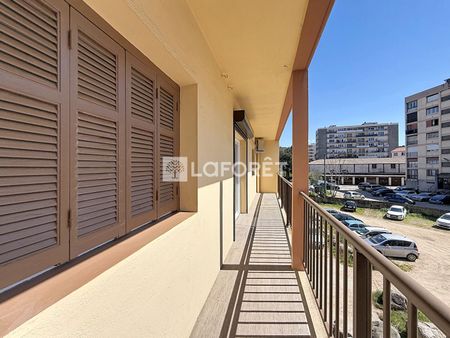 Location Appartement 4 pièces 78m² - Photo 5