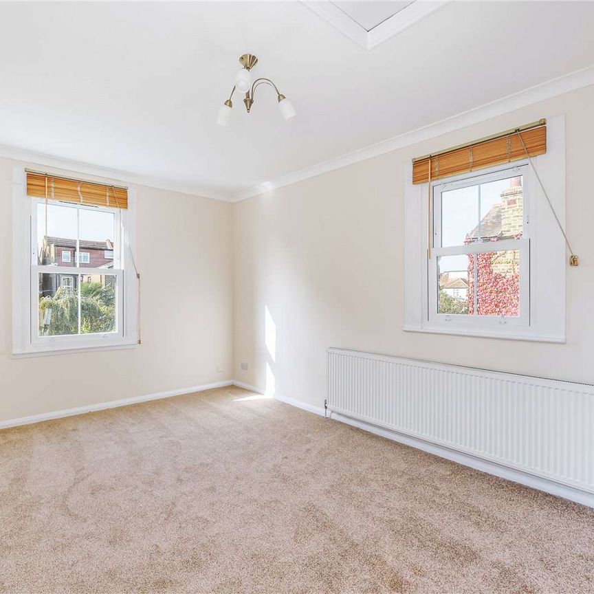 A very well presented one bedroom first floor apartment. - Photo 1