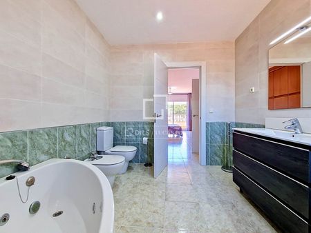 4 Bedroom house / villa with 500m² garden for rent in Cunit, Costa Dorada - Photo 4