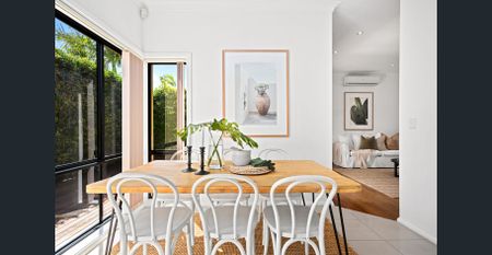 DEPOSIT RECEIVED - Bright & Stylish Townhouse in a Boutique Complex - Photo 2