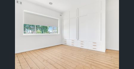 Spacious 5-bedroom, 2-bathroom home in the heart of Reservoir flexible dual-living layout! - Photo 4