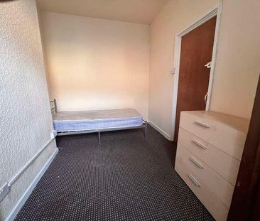 Bedroom Family House In Foleshill, CV6 - Photo 2