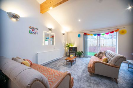 Stylish kitchen and hair/makeup station! - Photo 3