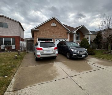 Detached Home For Lease | X8102810 - Photo 2