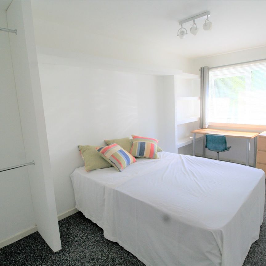 3 Bed Flat, Fairfield Court, M14 - Photo 1