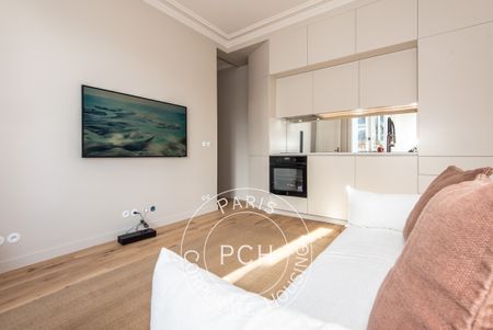 Rue Bassano, - Photo 3