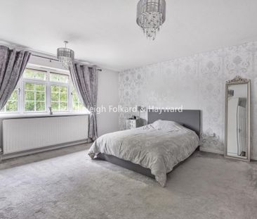 5 bedroom detached house to rent - Photo 2