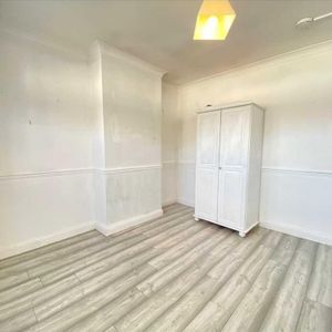 House share to rent - Photo 2