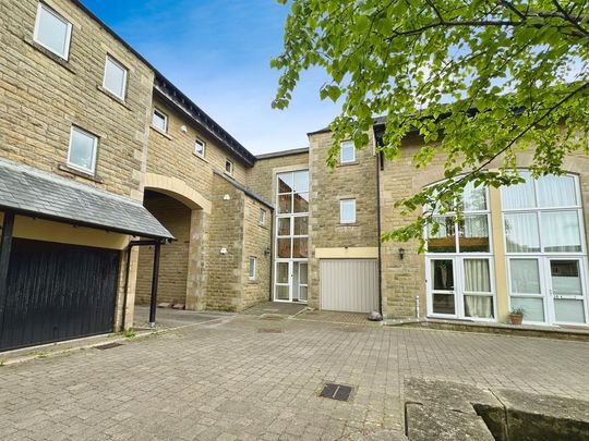 2 bedroom flat to rent - Photo 1