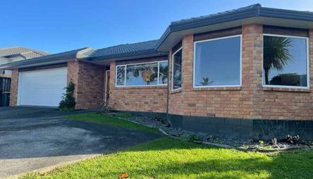 Beautiful 4 bed rooms Family home in Orewa - Photo 4