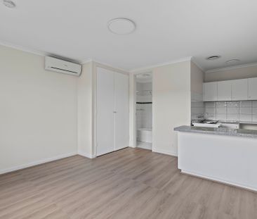 Studio Living in the Heart of St Kilda - Photo 2