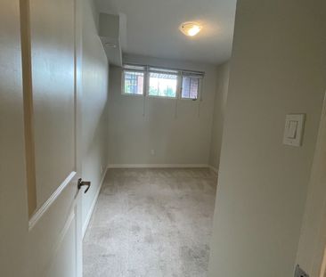 For Lease - 15 Whitaker Way Unit# 127, Whitchurch-Stouffville, Ontario - Photo 5