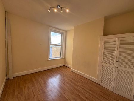 3 bedroom flat to rent - Photo 5