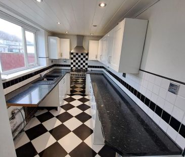3 bedroom terraced house to rent - Photo 2