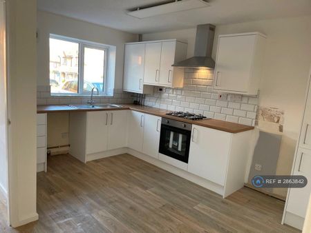 2 bedroom terraced house to rent - Photo 4
