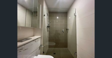 ✨ Modern 2 Bedroom Apartment with Stunning Views in Waterloo - Photo 3