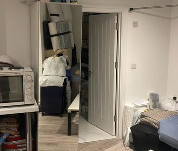 Price £1,200 pcm - Available 13/02/2026 - Furnished - Photo 2