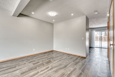 205 Hidden Hills Place NW, Calgary - Photo 2