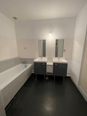 Location Appartement 3 pièces 103m² - Photo 5