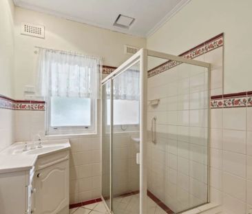 Spacious Family Home in a Quiet, Convenient Location - Photo 5