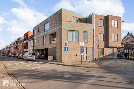 Recent appartement met 2 slaapkamers en autostaanplaats. - Photo 2